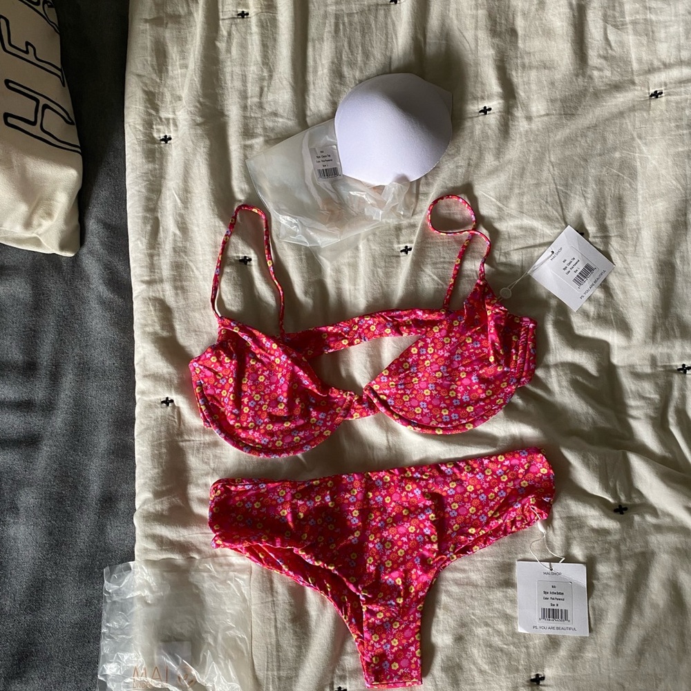 Bnwt MAI BIKINI pink perennial